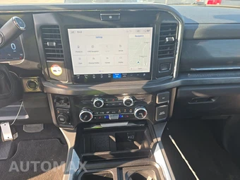 2025 Ford Super Duty F-250 Lariat Crew Cab Medium Bed - miniatura 11