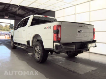 2025 Ford Super Duty F-250 Lariat Crew Cab Medium Bed - miniatura 6