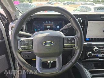 2025 Ford Super Duty F-250 Lariat Crew Cab Medium Bed - miniatura 10