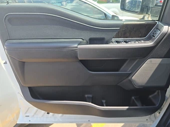 2025 Ford Super Duty F-250 Lariat Crew Cab Medium Bed - miniatura 9