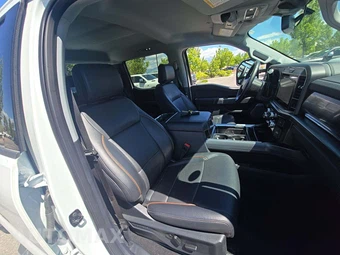 2025 Ford Super Duty F-250 Lariat Crew Cab Medium Bed - miniatura 18