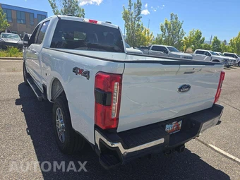 2025 Ford Super Duty F-250 Lariat Crew Cab Medium Bed - miniatura 2
