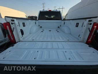 2025 Ford Super Duty F-250 Lariat Crew Cab Medium Bed - miniatura 16