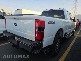2025 Ford Super Duty F-250 Lariat Crew Cab Medium Bed - miniatura 4