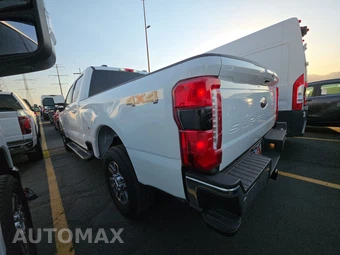 2025 Ford Super Duty F-250 Lariat Crew Cab Medium Bed - miniatura 6