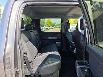 2025 Ford Super Duty F-250 Lariat Crew Cab Medium Bed - miniatura 16
