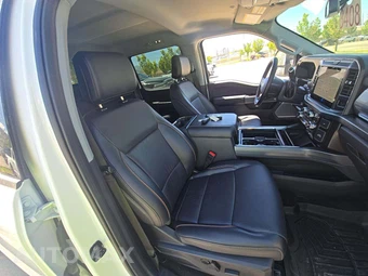 2025 Ford Super Duty F-250 Lariat Crew Cab Medium Bed - miniatura 18