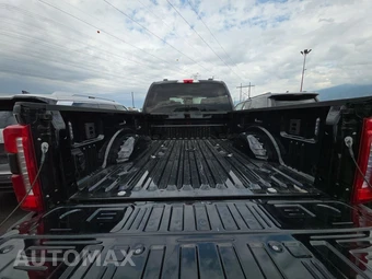 2025 Ford Super Duty F-250 Lariat Crew Cab Medium Bed - miniatura 16