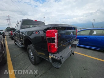 2025 Ford Super Duty F-250 Lariat Crew Cab Medium Bed - miniatura 6