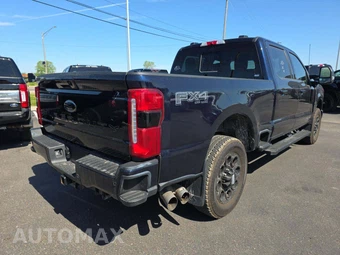 2025 Ford Super Duty F-250 LARIAT Crew Cab Medium Bed - miniatura 3