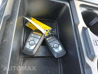 2025 Ford Super Duty F-250 LARIAT Crew Cab Medium Bed - miniatura 8