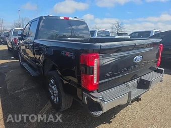 2025 Ford Super Duty F-250 LARIAT Crew Cab Medium Bed - miniatura 6