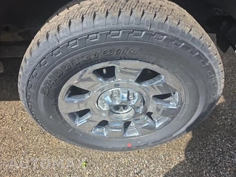 2025 Ford Super Duty F-250 LARIAT Crew Cab Medium Bed - miniatura 9