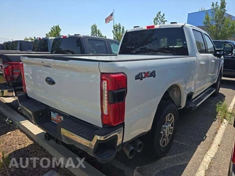 2025 Ford Super Duty F-250 Lariat Crew Cab Medium Bed - miniatura 3