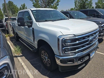 2025 Ford Super Duty F-250 Lariat Crew Cab Medium Bed - miniatura 4