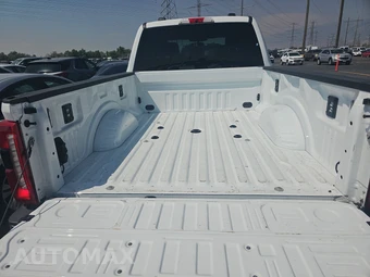 2025 Ford Super Duty F-250 Lariat Crew Cab Medium Bed - miniatura 16