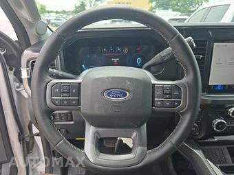 2025 Ford Super Duty F-250 Lariat Crew Cab Medium Bed - miniatura 10