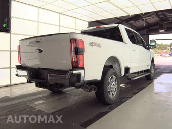 2025 Ford Super Duty F-250 Lariat Crew Cab Medium Bed - miniatura 4
