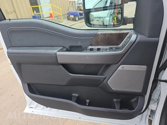 2025 Ford Super Duty F-250 Lariat Crew Cab Medium Bed - miniatura 9
