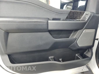 2025 Ford Super Duty F-250 Lariat Crew Cab Medium Bed - miniatura 9