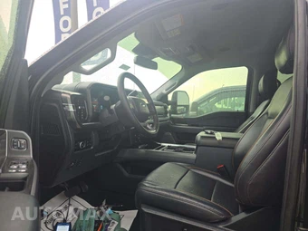 2025 Ford Super Duty F-250 Lariat Crew Cab Medium Bed - miniatura 6