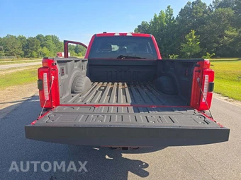 2025 Ford Super Duty F-250 Lariat Crew Cab Medium Bed - miniatura 11