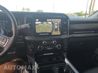 2025 Ford Super Duty F-250 Lariat Crew Cab Medium Bed - miniatura 10