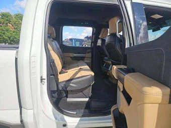 2025 Ford Super Duty F-250 Lariat Crew Cab Medium Bed - miniatura 16