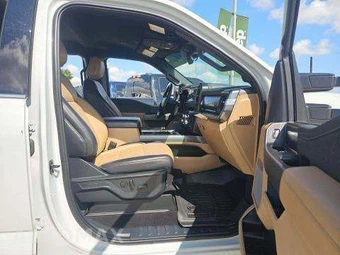 2025 Ford Super Duty F-250 Lariat Crew Cab Medium Bed - miniatura 18