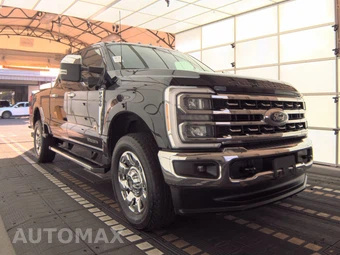 2025 Ford Super Duty F-250 Lariat Crew Cab Medium Bed - miniatura 3