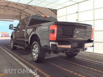 2025 Ford Super Duty F-250 Lariat Crew Cab Medium Bed - miniatura 6