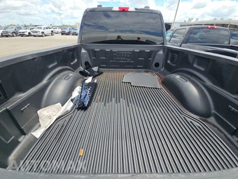 2025 Ford Super Duty F-250 Lariat Crew Cab Medium Bed - miniatura 16