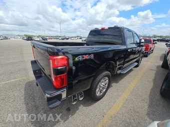 2025 Ford Super Duty F-250 Lariat Crew Cab Medium Bed - miniatura 4