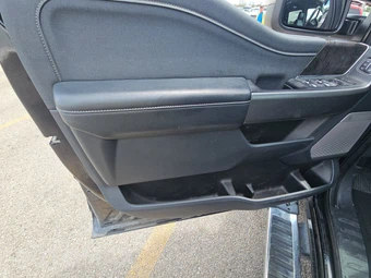 2025 Ford Super Duty F-250 Lariat Crew Cab Medium Bed - miniatura 9