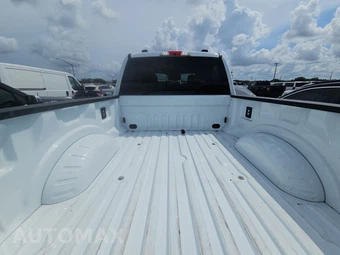 2025 Ford Super Duty F-250 Lariat Crew Cab Medium Bed - miniatura 16