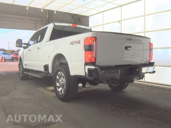 2025 Ford Super Duty F-250 Lariat Crew Cab Medium Bed - miniatura 6