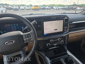 2025 Ford Super Duty F-250 Lariat Crew Cab Medium Bed - miniatura 11