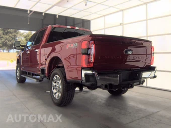 2025 Ford Super Duty F-250 Lariat Crew Cab Medium Bed - miniatura 6