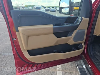 2025 Ford Super Duty F-250 Lariat Crew Cab Medium Bed - miniatura 9
