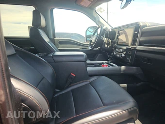 2025 Ford Super Duty F-250 Lariat Crew Cab Medium Bed - miniatura 8