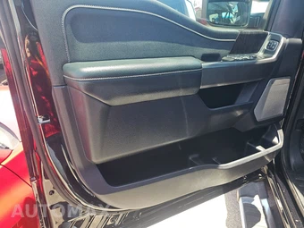 2025 Ford Super Duty F-250 Lariat Crew Cab Medium Bed - miniatura 9