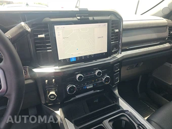 2025 Ford Super Duty F-250 Lariat Crew Cab Medium Bed - miniatura 11