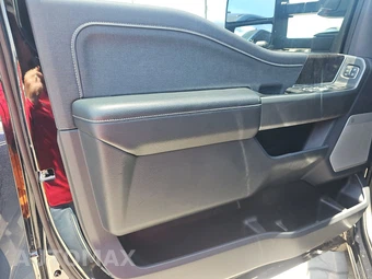 2025 Ford Super Duty F-250 Lariat Crew Cab Medium Bed - miniatura 9
