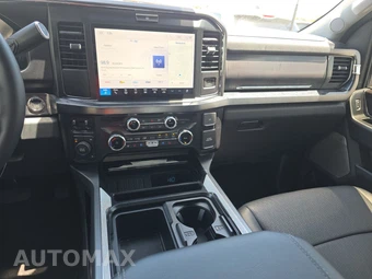 2025 Ford Super Duty F-250 Lariat Crew Cab Medium Bed - miniatura 11