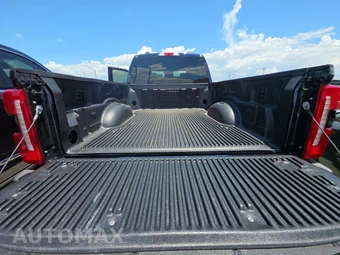 2025 Ford Super Duty F-250 Lariat Crew Cab Medium Bed - miniatura 16