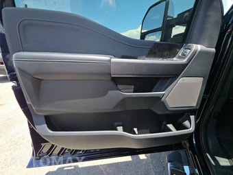 2025 Ford Super Duty F-250 Lariat Crew Cab Medium Bed - miniatura 9