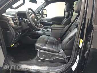 2025 Ford Super Duty F-250 Platinum Crew Cab Long Bed - miniatura 7