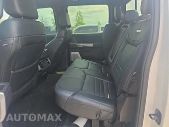 2025 Ford Super Duty F-250 Platinum Crew Cab Medium Bed - miniatura 16