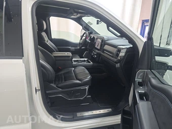 2025 Ford Super Duty F-250 Platinum Crew Cab Medium Bed - miniatura 8