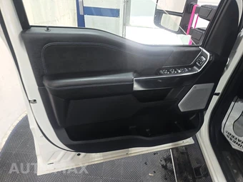 2025 Ford Super Duty F-250 Platinum Crew Cab Medium Bed - miniatura 9